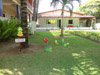 Frente da casa com decoração do jardim