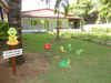 Frente da casa com decoração do jardim